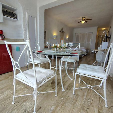 Beachfront Studio With Ocean View Cancún Exterior foto