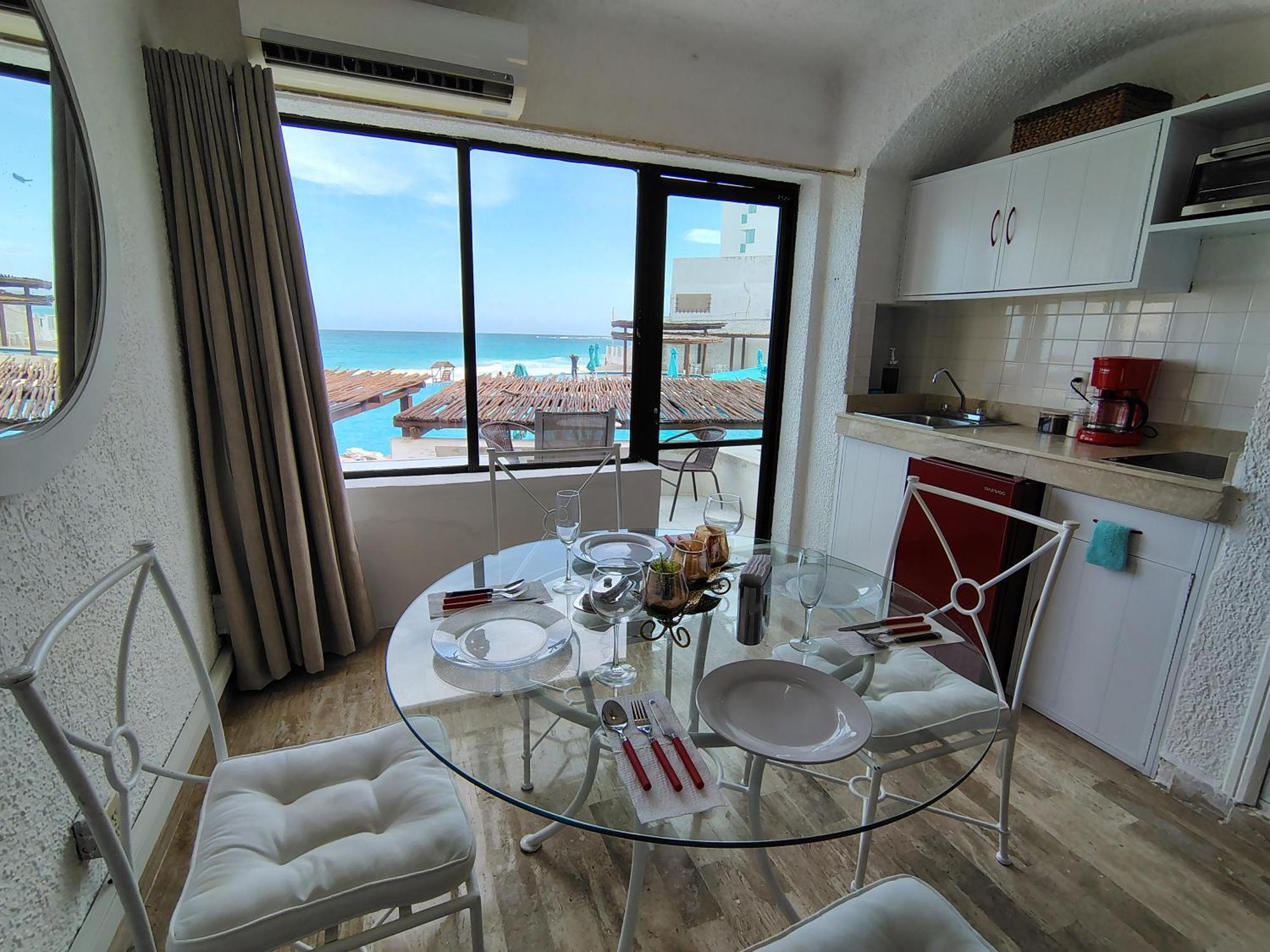 Beachfront Studio With Ocean View Cancún Exterior foto